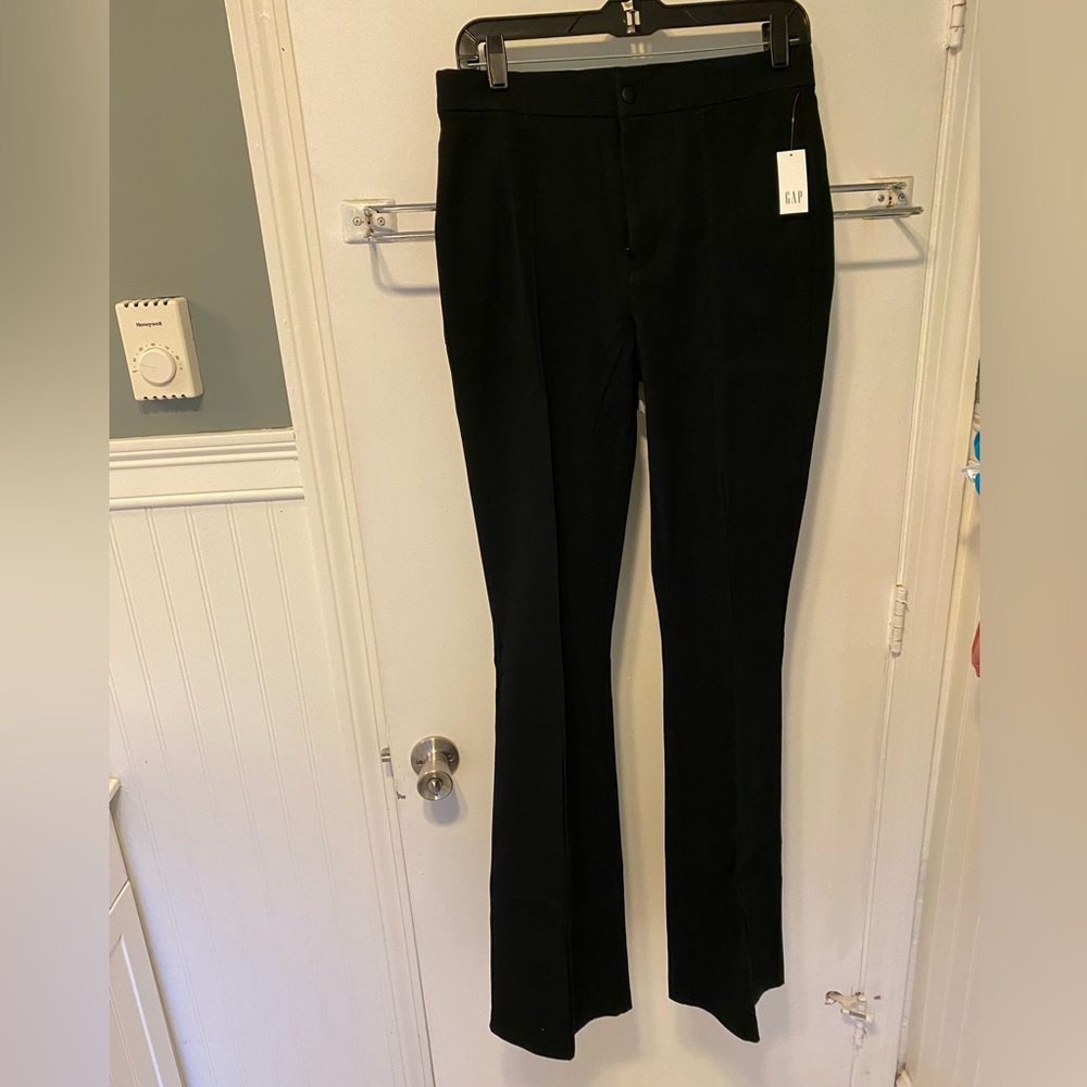 Women’s black GAP dress pants / trousers